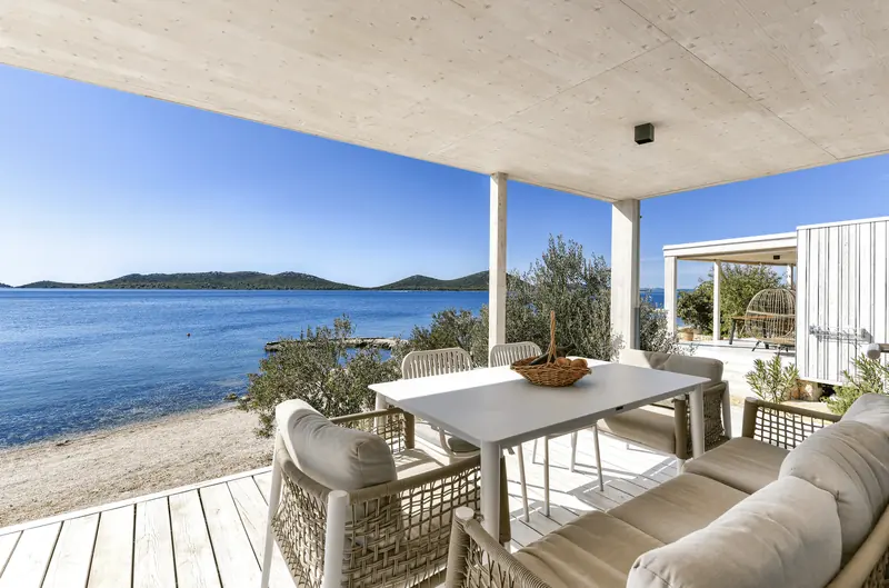 Covered terrace at Villa77 with a sea view in Drage